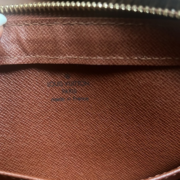 Vintage Louis Vuitton zippered wristlet clutch - Picture 15 of 16